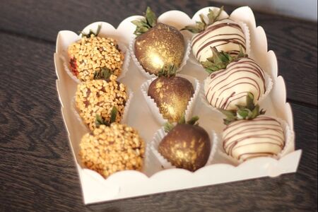 Клубника в шоколаде 9 ягод подарочный набор