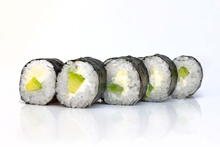 Хосомаки с сыром и авокадо