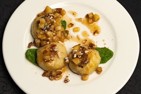 Сырники с горгонзолой и грушевым конфитюром