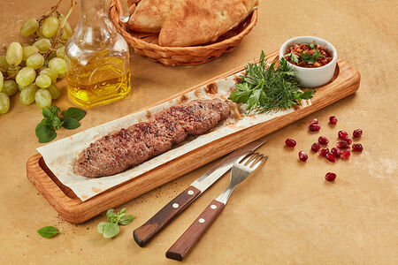 Люля-кебаб с соусом сацебели