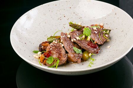 Мраморная говядина со спаржей