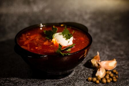 Борщ со сметаной и зеленью