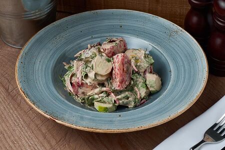 Овощной салат по-грузински со специями и орехами