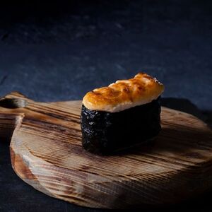 Запеченные суши с угрём