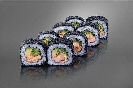 Ролл с лососем терияки с салатом айсберг