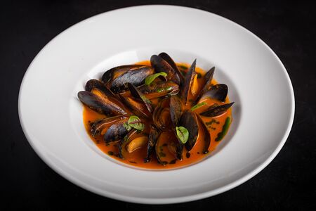 Мидии в томатном соусе