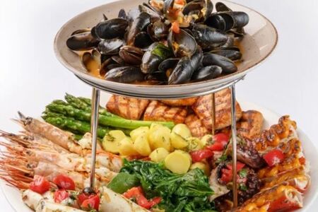 Горячее ассорти морепродуктов