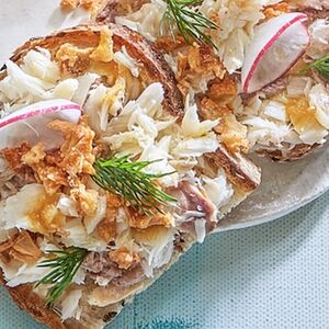 Брускетта с подкопченной треской