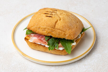 Панини прошутто крудо