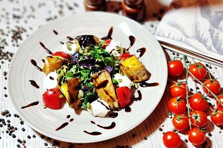 Салат с хрустящими баклажанами