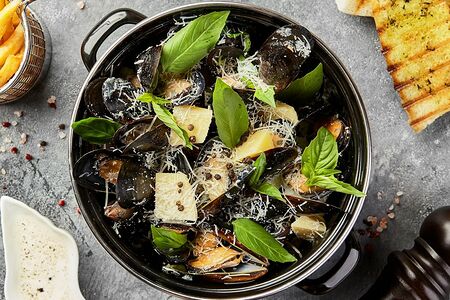 Мидии Сливки, пармезан и перец