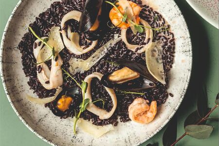 Черный рис с морепродуктами