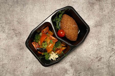 Котлета из индейки с овощным рататуем