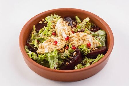 Салат со свеклой и домашним сыром