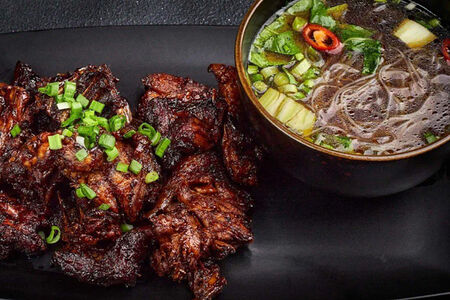 Утиный суп с лапшой и грибами цаогу