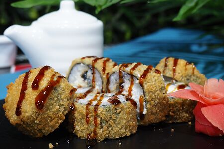 Жареный ролл Унаги темпура