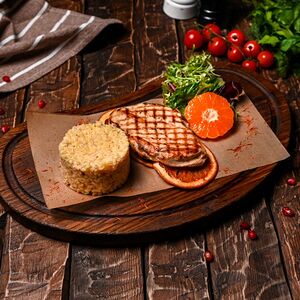 Стейк из куриного филе с булгуром
