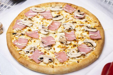 Ветчина и грибы 26 см тонкое тесто