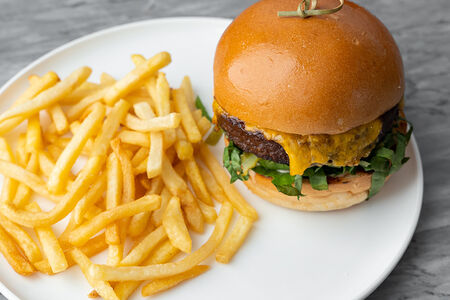 Бургер с котлетой из растительного мяса