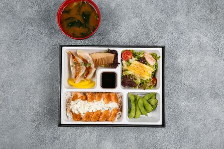 Бенто лосось и мисо суп