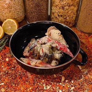 Клешни королевского краба в сливочном соусе