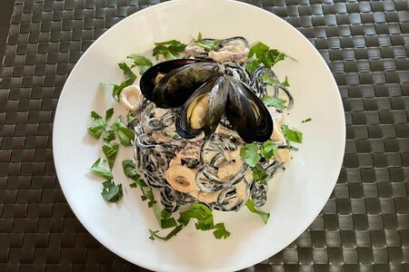 Черная паста с морепродуктами