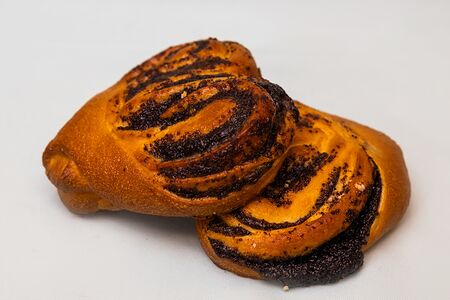 Плюшка с маком в сахарном сиропе