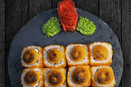 Запечённый ролл c острым угрем и крабом