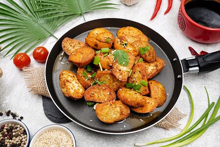 Острые яйца на горячей сковороде