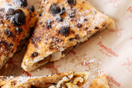 Кальцоне с белыми грибыми и трюфелем