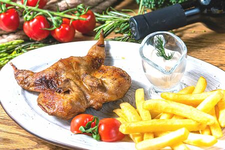 Перепелка с картофелем фри