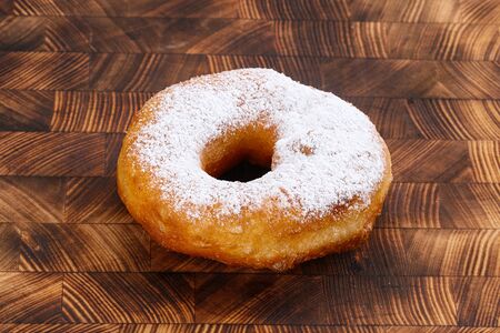 Пончик с сахарной пудрой
