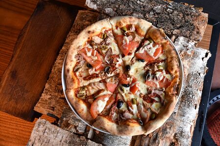 Пицца с копченостями