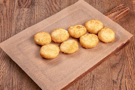 Сырные медальоны с халапеньо