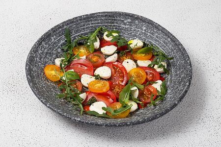 Карпаччо из сыра моцарелла