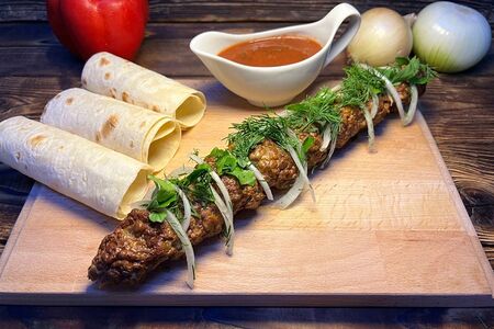 Люля-кебаб из баранины с сыром и грибами в сырном лаваше (0,335 кг.)