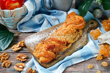 Плетёнка с орехами