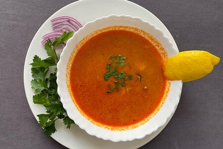 Том ям с морепродуктами