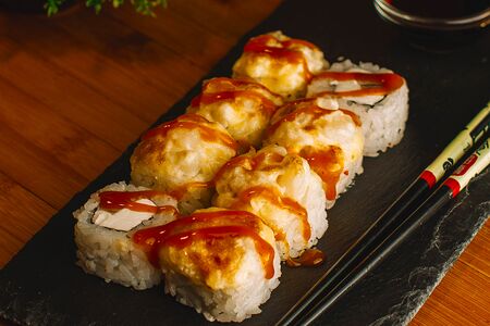 Запечённый ролл с гребешком