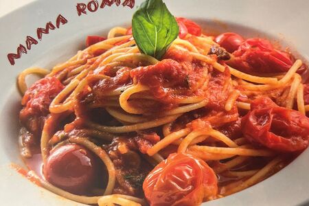 Спагетти со свежими помидорами черри и базиликом