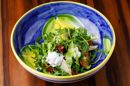 Cалат с козьим сыром и грушей