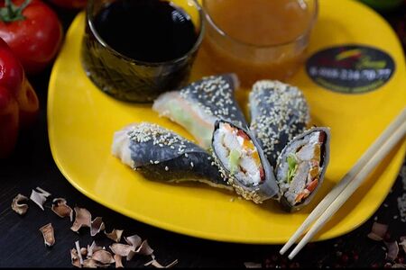 Спринг-ролл с курицей