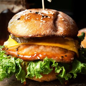 Սթեյք բուրգեր Դեմիգլաս սոուսով