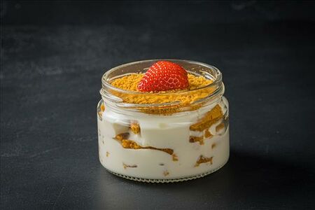 Медовик с клубникой