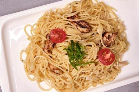 Паста с курицей и черри