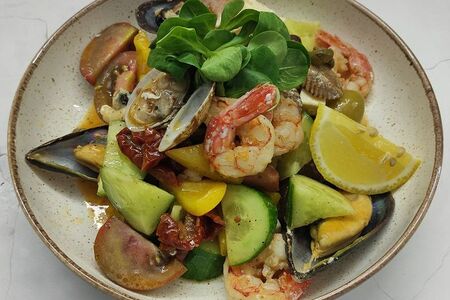 Салат Греческий с морепродуктами