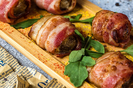 Шампиньоны, запеченные в беконе