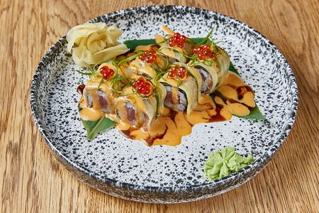 Том ям ролл с лососем и тунцом