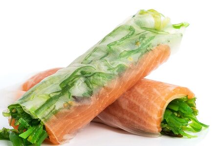 Спринг ролл с лососем