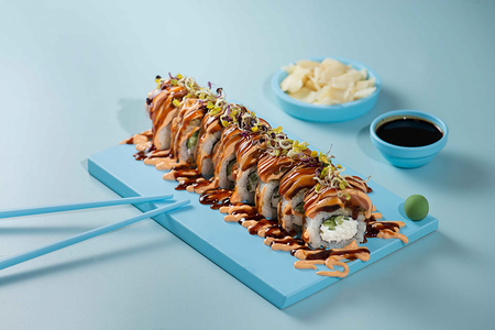 Well Roll с лососем и мидиями